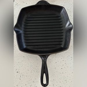 Le Creuset (rare) black #26 heavy iron griddle (3 kg)